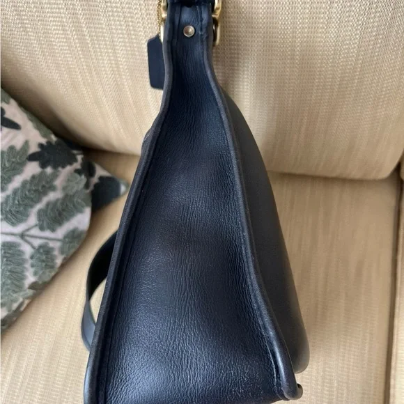 Vintage Coach Navy Legacy Zip #9966 Leather Shoulder Bag with Gold Hardware - Picture 9 of 11